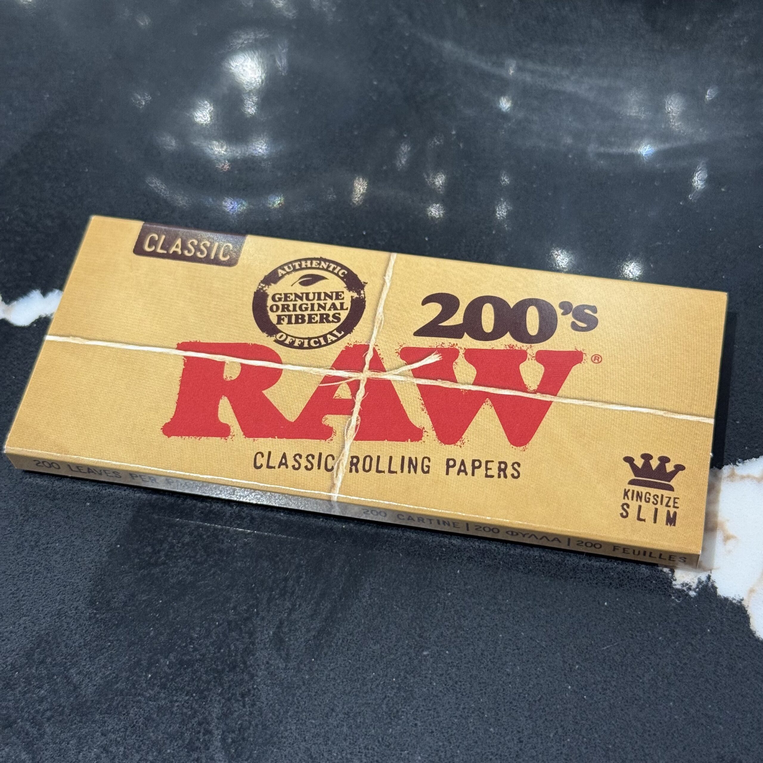 RAW 200s Classic Rolling Papers – King Size Slim